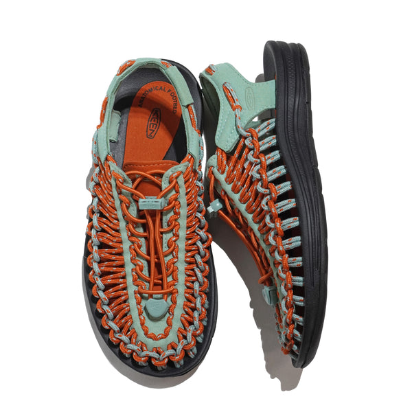 KEEN UNEEK 1030736 GRANITE GREEN/GOLD FLAME WMNS