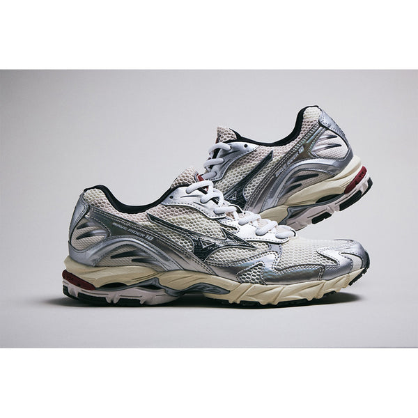 MIZUNO WAVE RIDER 10 D1GA243111 オフホワイト×ブラック×レッド